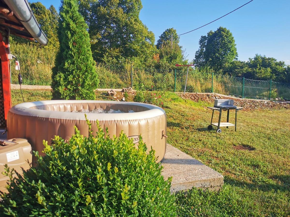 Holiday Home La Sierra Korenica Ngoại thất bức ảnh
