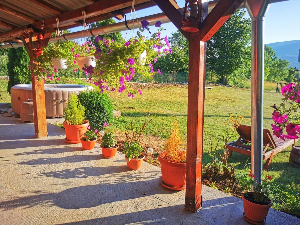 Holiday Home La Sierra Korenica Ngoại thất bức ảnh
